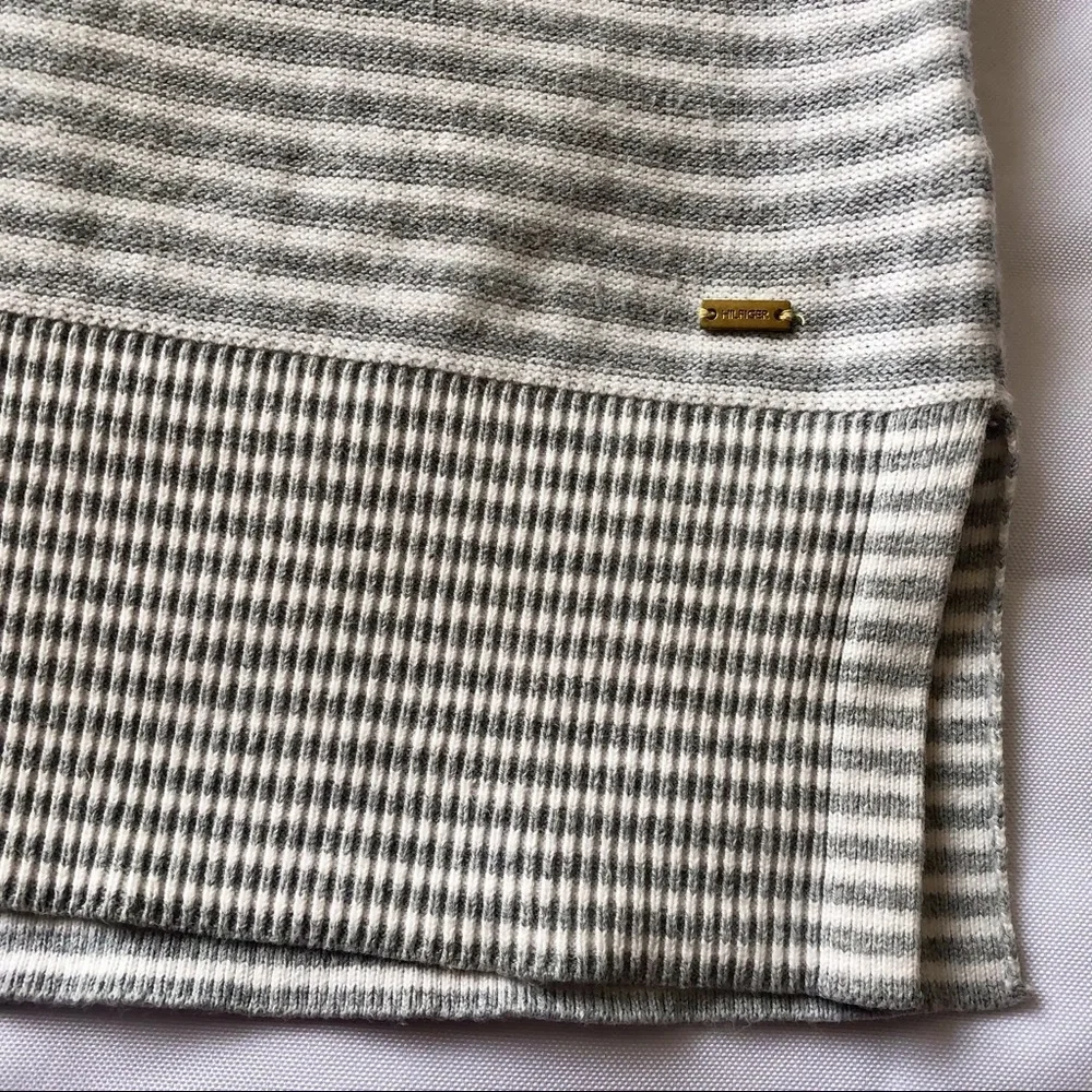 Tommy Hilfiger Striped V-Neck Sweater Grey Size S